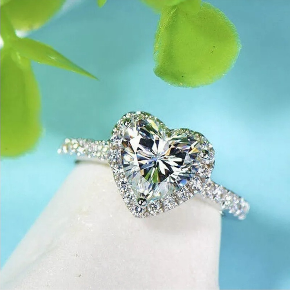New 18k white Gold plated Heart Diamond Ring - Picture 2 of 7